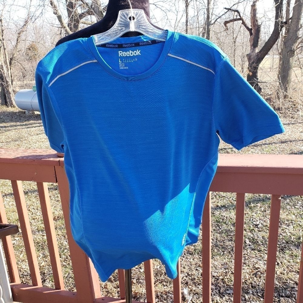 Reebok  Men's Athletic Blue Pullover Crew Neck  Short Sleeve Shirt Large